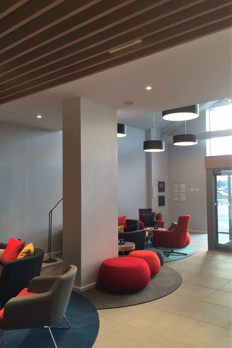 Holiday Inn Express Portsmouth — photograph 8