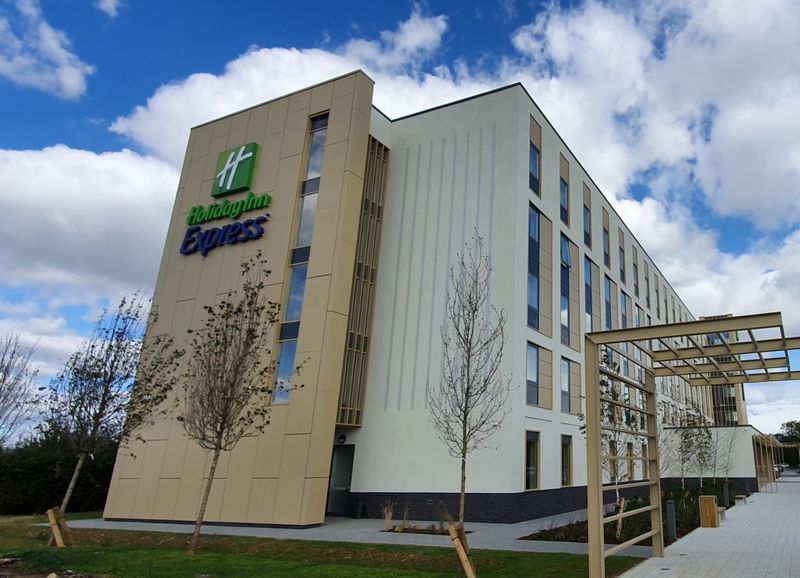 Holiday Inn Express Bicester Gateway — photograph 1